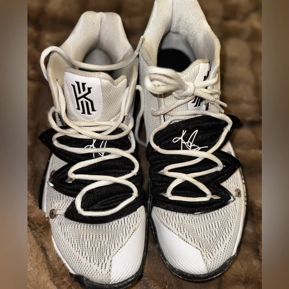Nike Kyrie 5 Oreo - AO2918-100 Men’s US 8